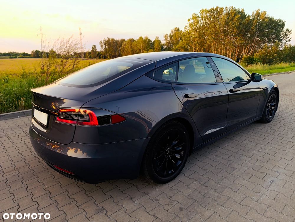 Tesla Model S - 28
