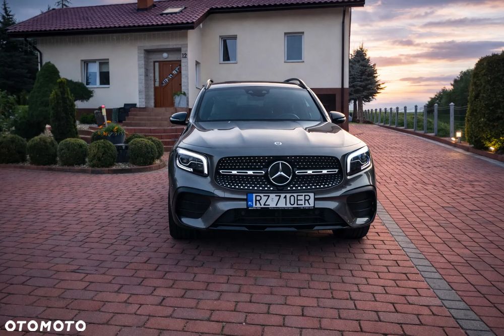 Mercedes-Benz GLB 250 4-Matic AMG Line 8G-DCT - 2