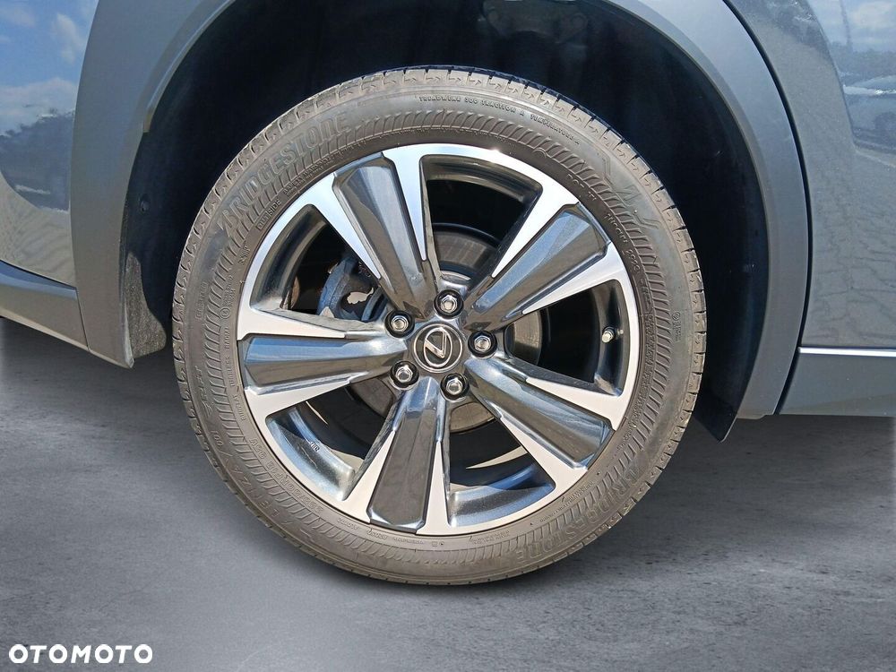 Lexus UX - 18