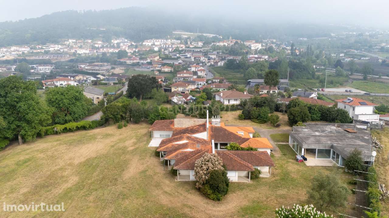 Moradia em vizela com 6 quartos e elevado potencial de investimento - Grande imagem: 3/46