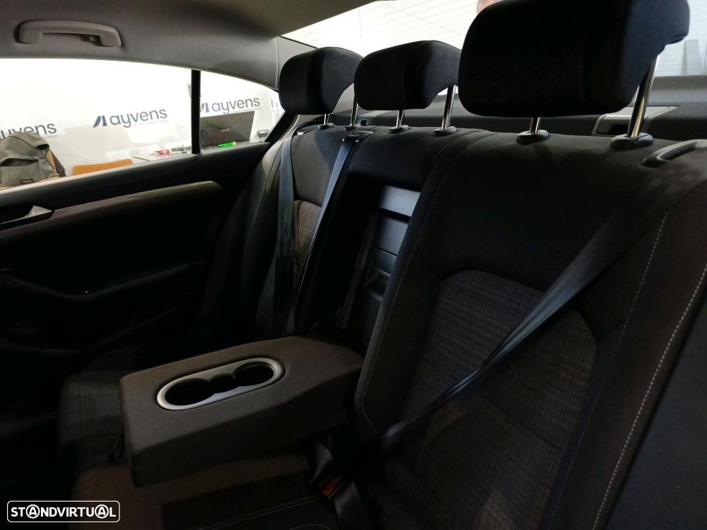 VW Passat 2.0 TDI Business DSG - 8