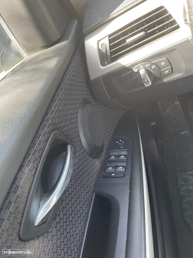 BMW 318 d Navigation — fotografia 8