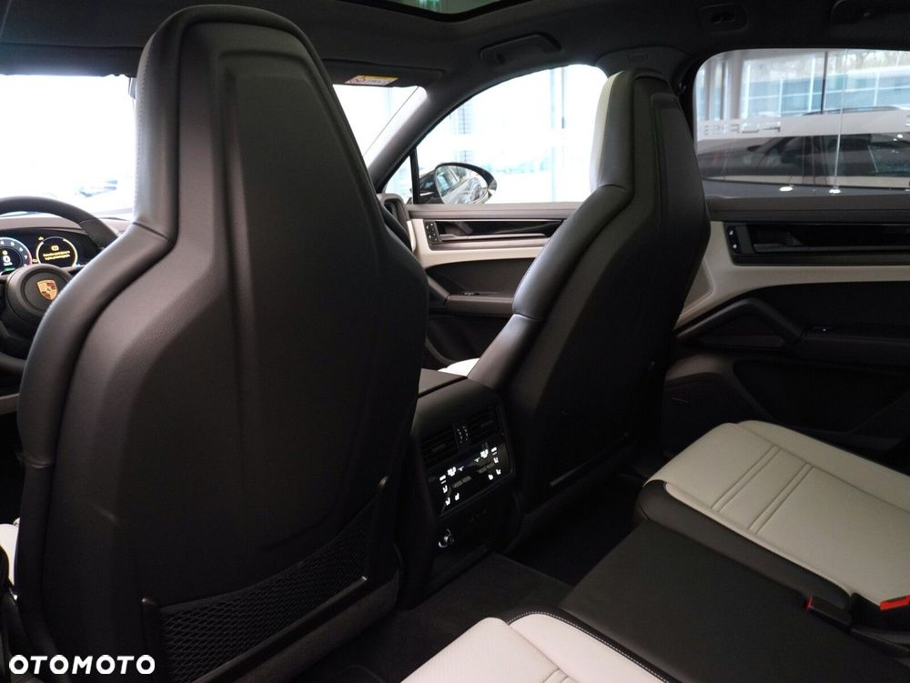 Porsche Cayenne E-Hybrid PHEV Black Edition - 32