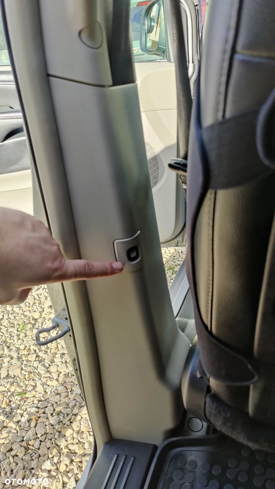 Chrysler Town & Country - 25