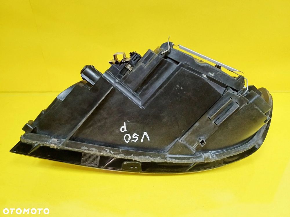 REFLEKTOR LAMPA SOCZEWKA PRAWY PRZÓD VOLVO V50 I 30698886 NR104 - 10