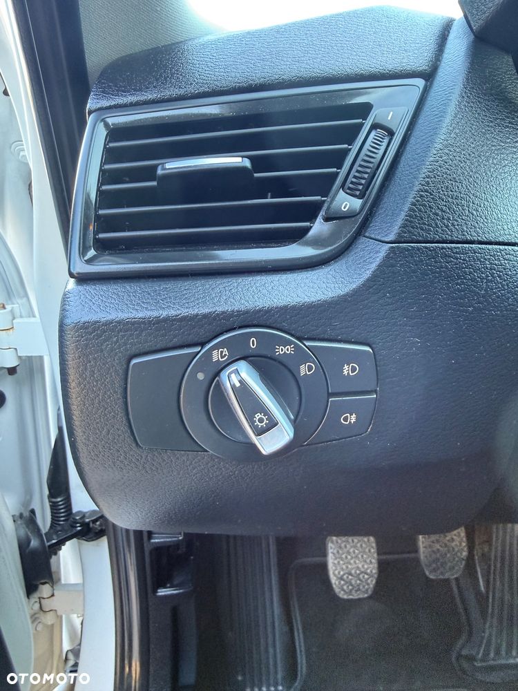 BMW X1 sDrive18i xLine - 32