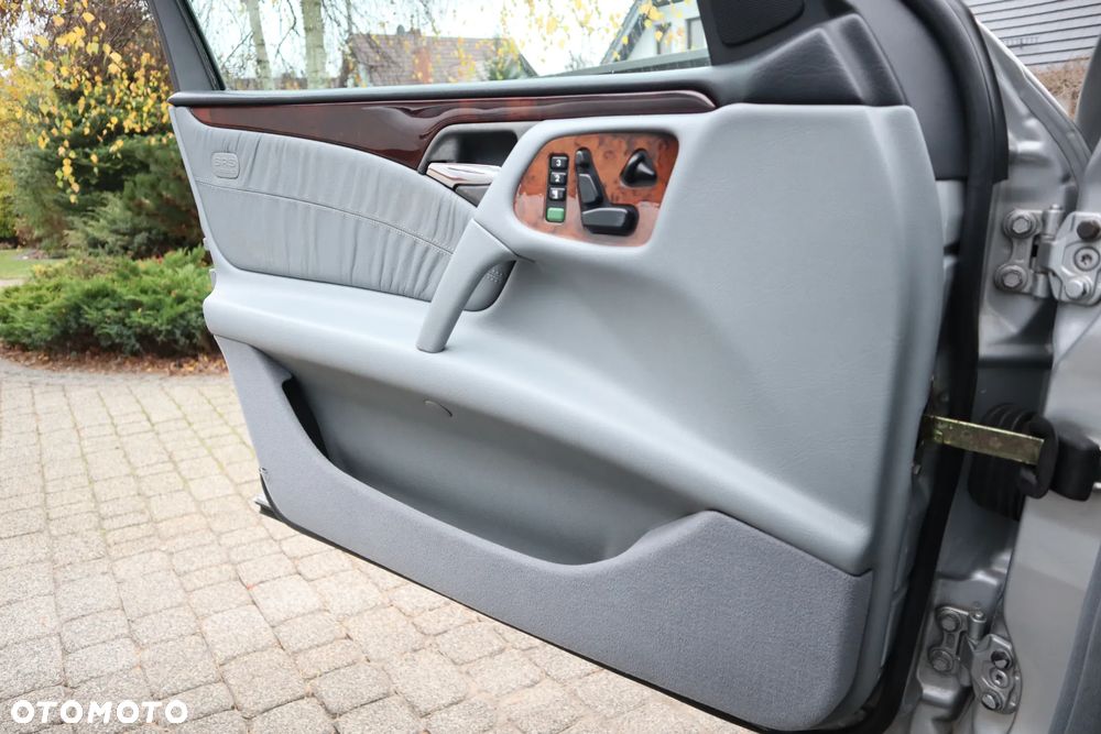 Mercedes-Benz Klasa E 320 Elegance - 20