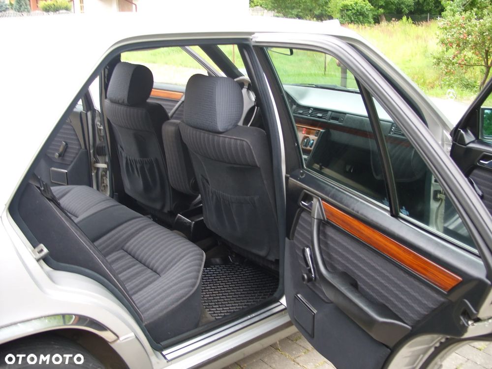 Mercedes-Benz W124 (1984-1993) - 12