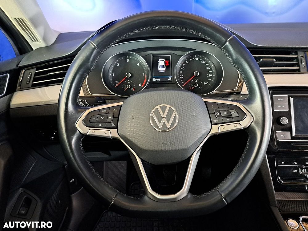 Volkswagen Passat - 12