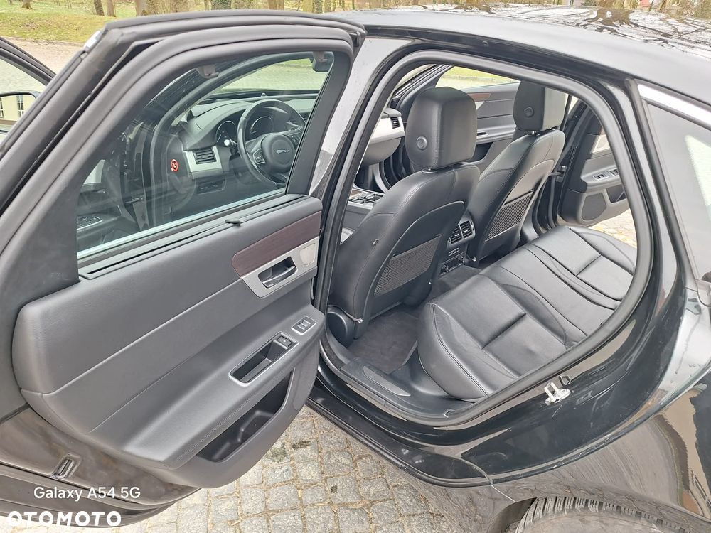 Jaguar XF 20d Prestige - 10