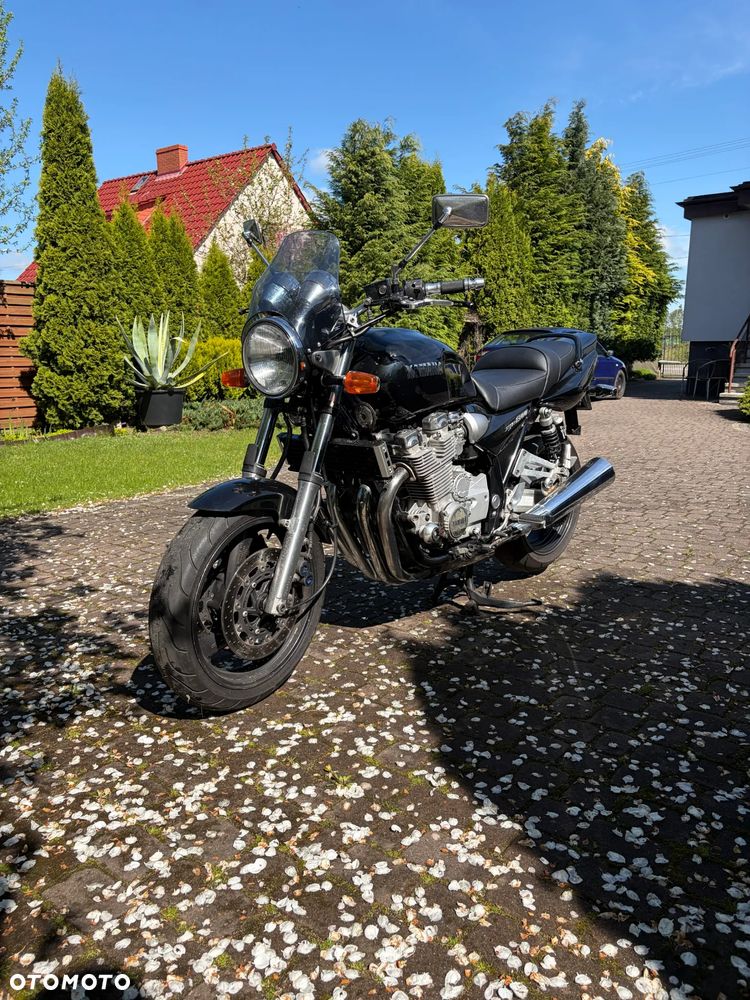 Yamaha XJR - 6