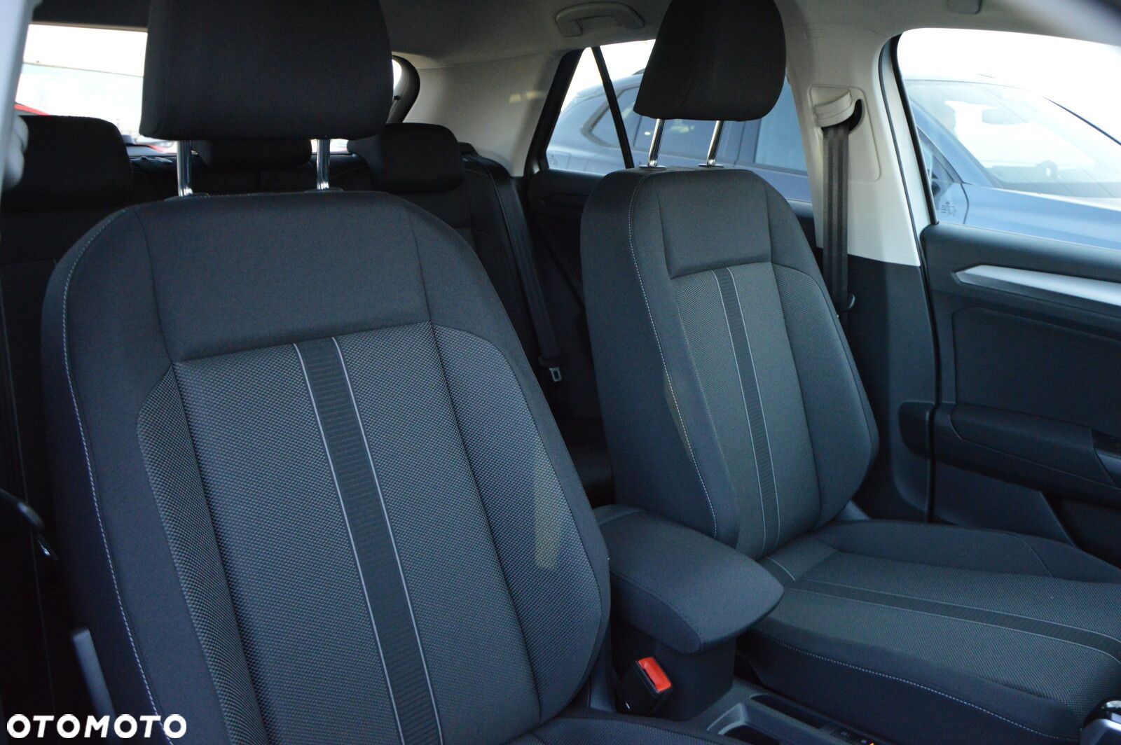 Volkswagen T-Roc - 14
