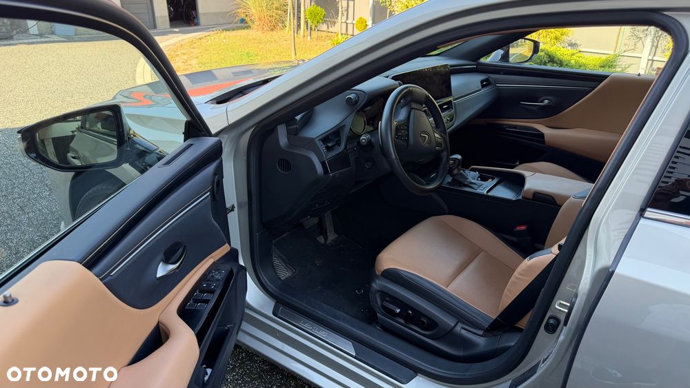 Lexus ES 300h Business Edition - 6