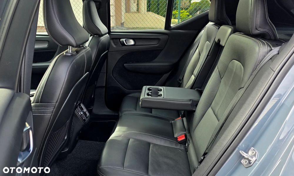 Volvo XC 40 D4 AWD Geartronic R-Design - 25