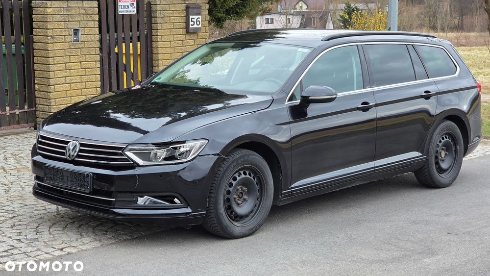 Volkswagen Passat - 1
