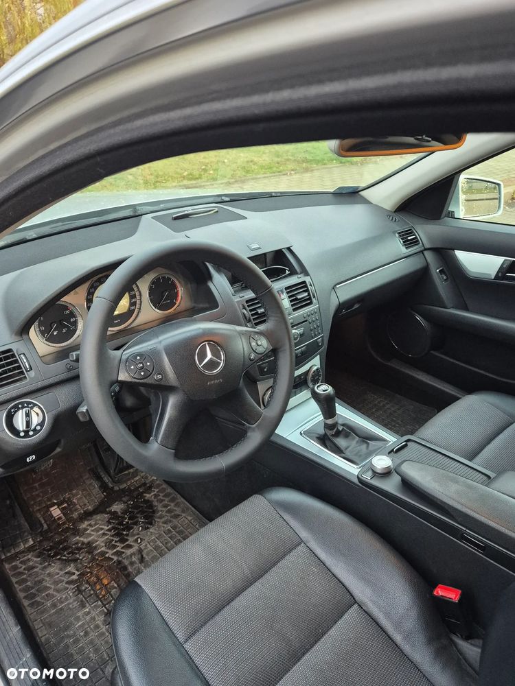Mercedes-Benz Klasa C 220 CDI DPF Avantgarde - 17