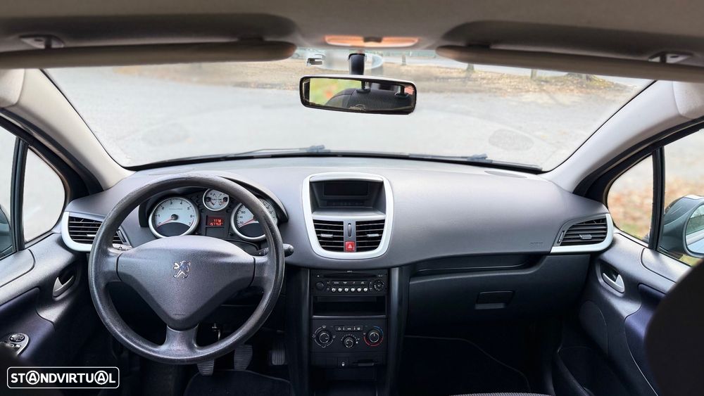 Peugeot 207 - 8