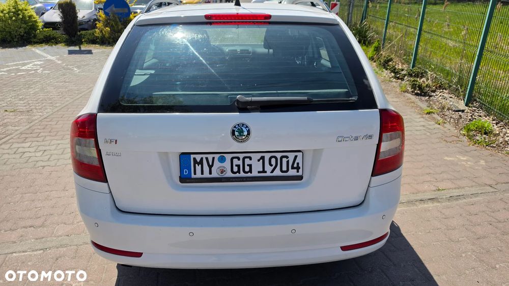 Skoda Octavia 1.6 Combi Ambiente - 21