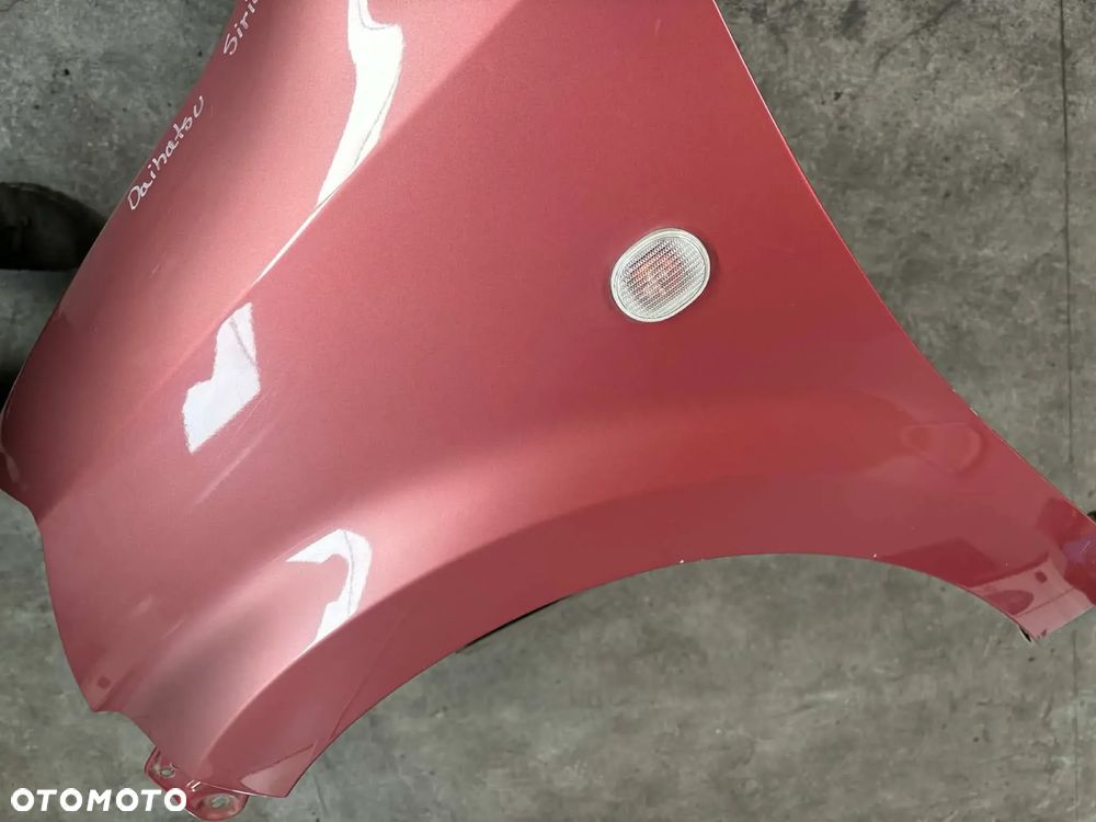 BŁOTNIK DAIHATSU SIRION - 2