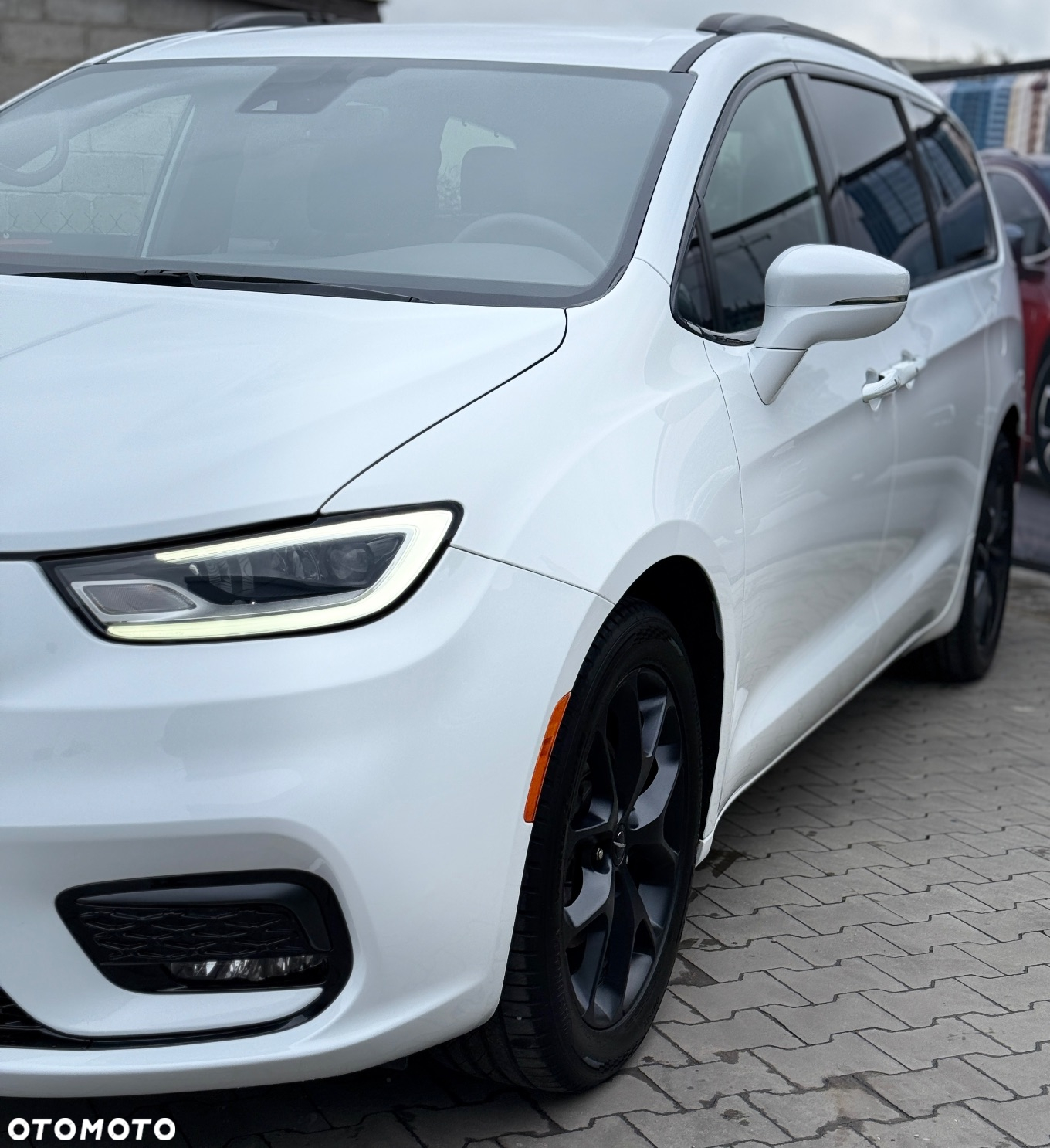 Chrysler Pacifica - 9