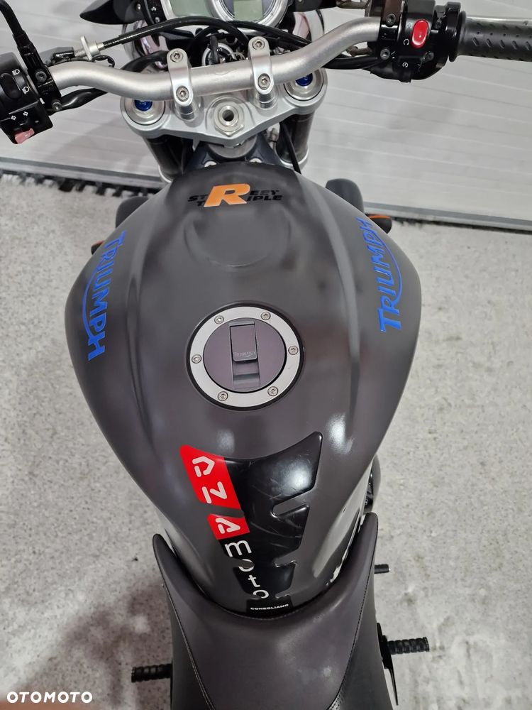 Triumph Street Triple - 27