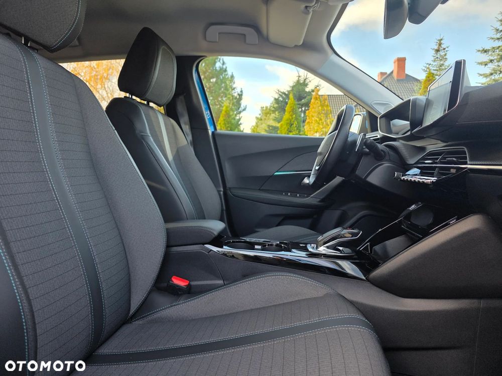 Peugeot 2008 1.2 PureTech Allure S&S EAT8 - 31