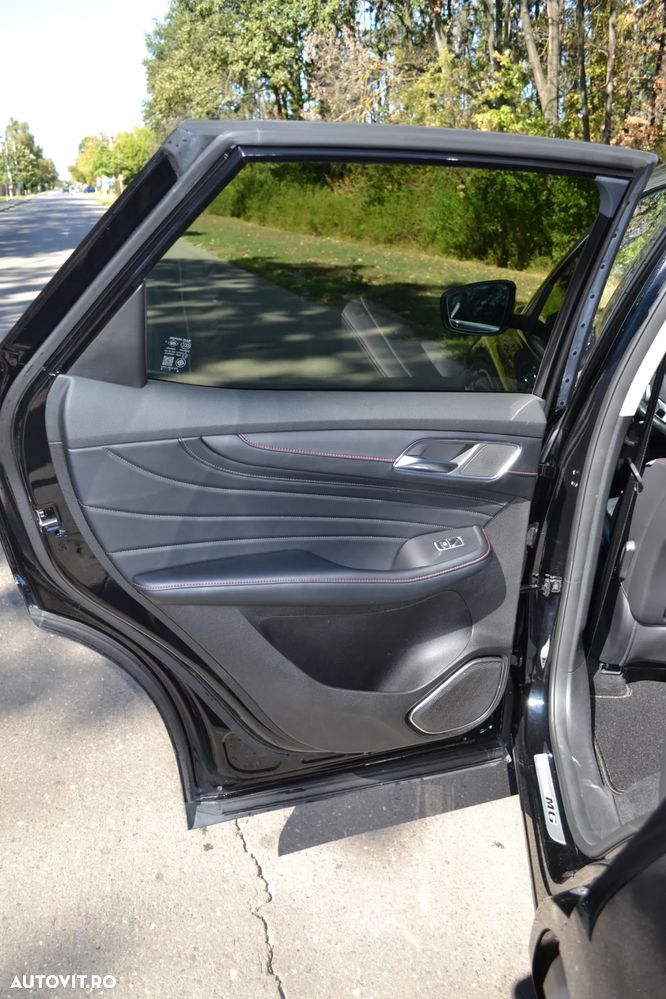 MG EHS 1.5T-GDI PHEV Luxury - 14