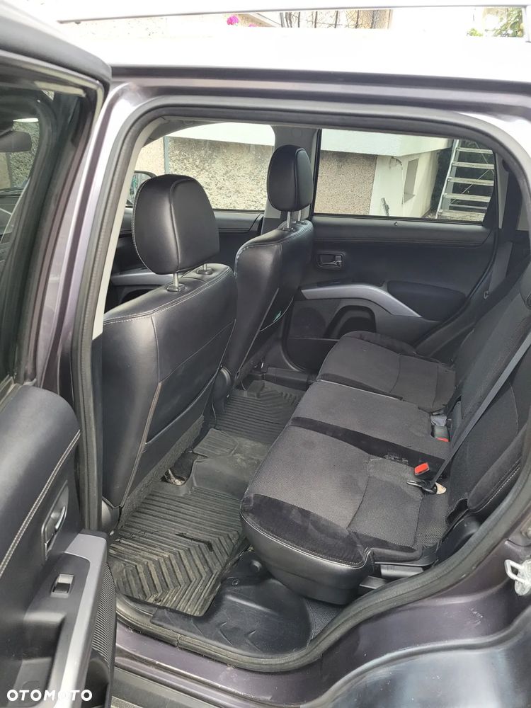 Mitsubishi Outlander - 14
