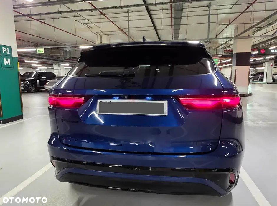 Jaguar F-Pace P250 AWD R-Dynamic SE - 6