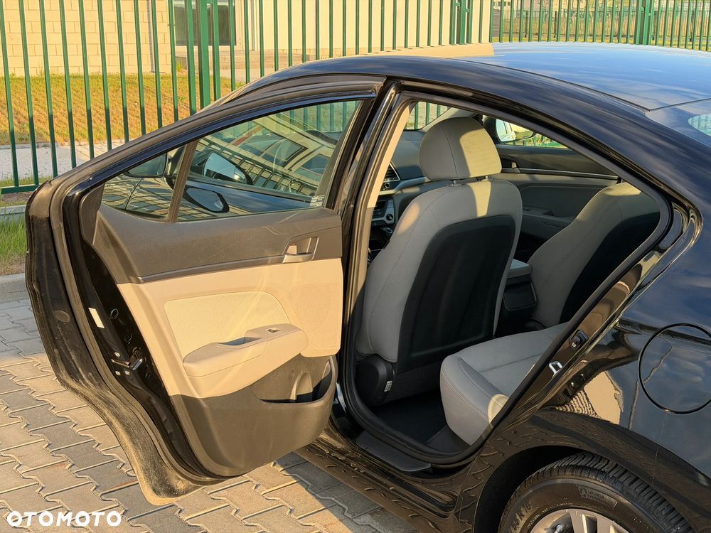 Hyundai Elantra - 22