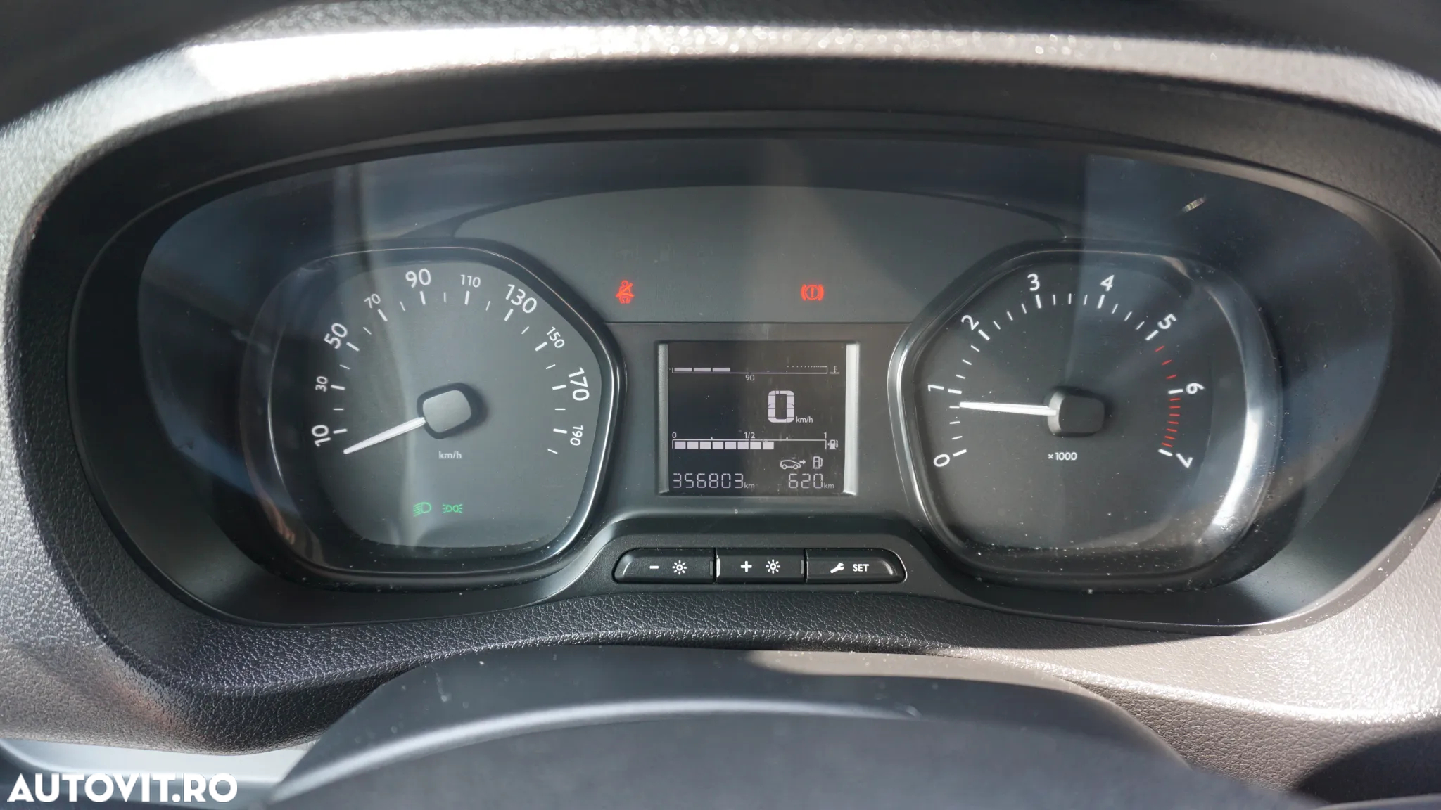 Opel VIVARO - 17