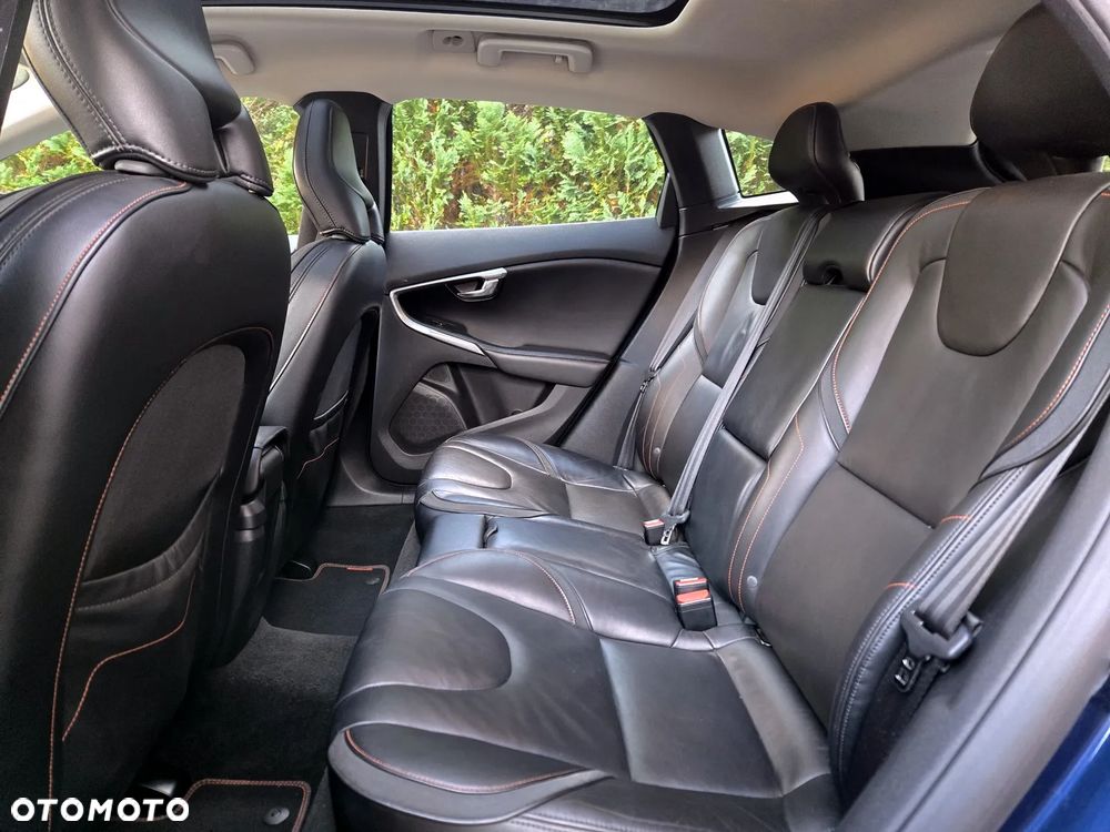 Volvo V40 D4 Drive-E Ocean Race - 12