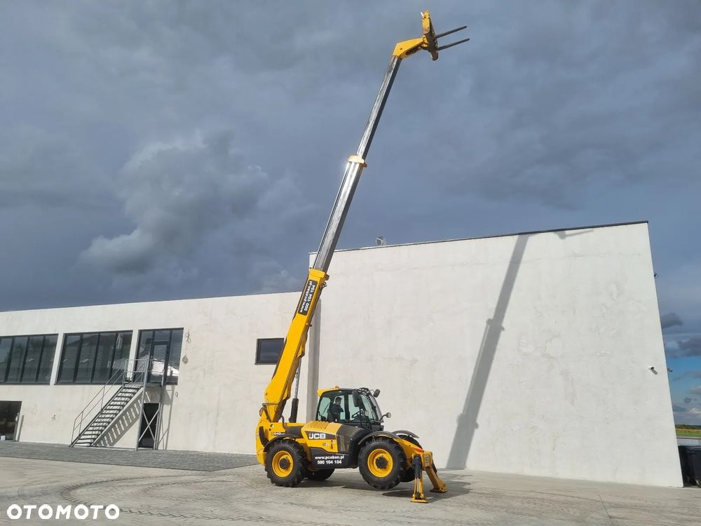 JCB 540-140 jak Manitou MT 1440 R285