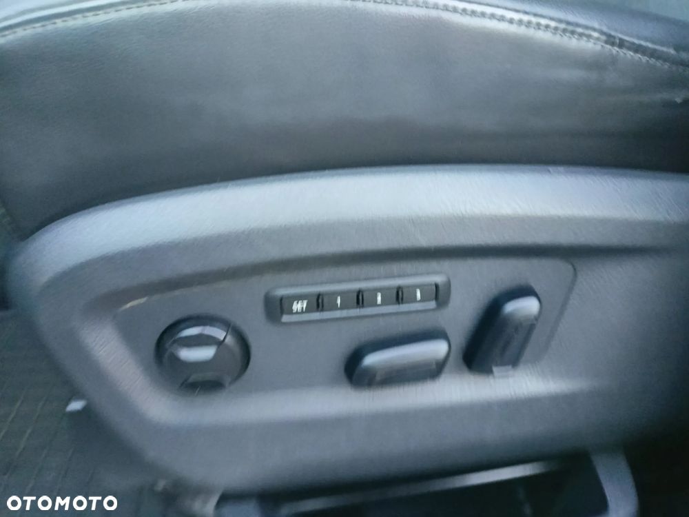 Volkswagen Multivan 2.0 BiTDI L1 70 Years Bulli 4Motion DSG - 28