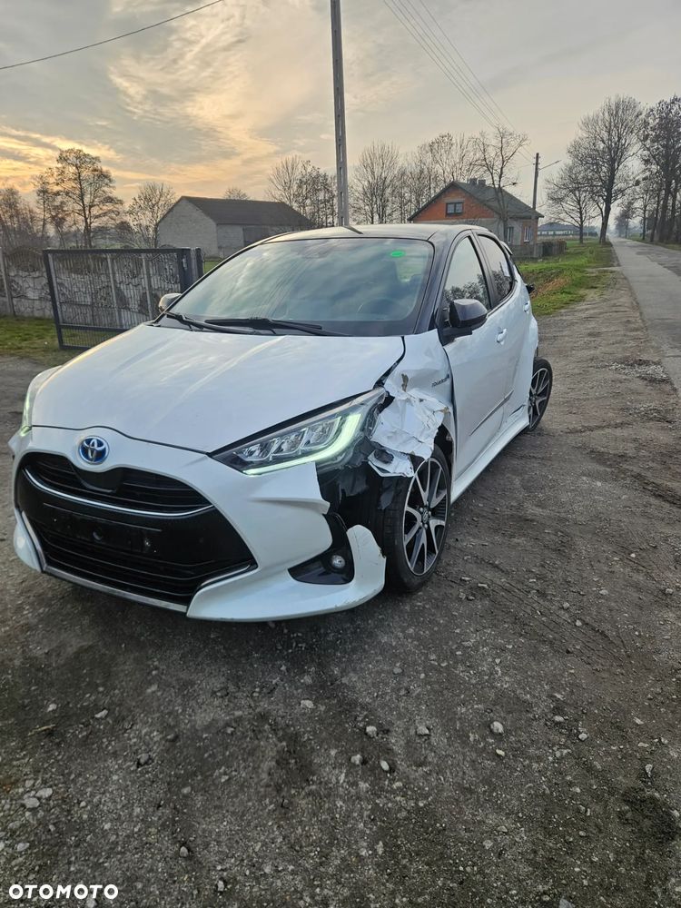 Toyota Yaris Hybrid 100 Selection - 7