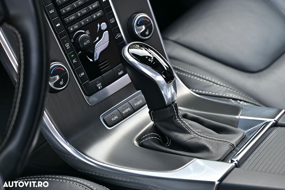 Volvo V60 D6 Plug-In-Hybrid AWD Geartronic Summum - 36