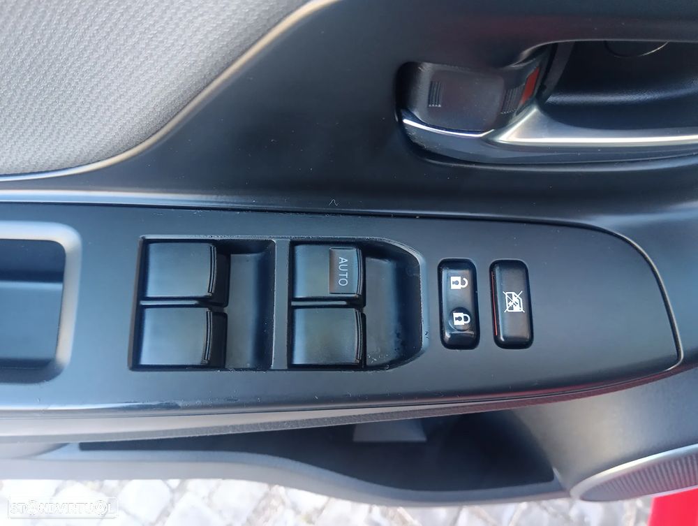 Toyota Yaris 1.5 HSD Comfort +P.Style+P.Techno - 6