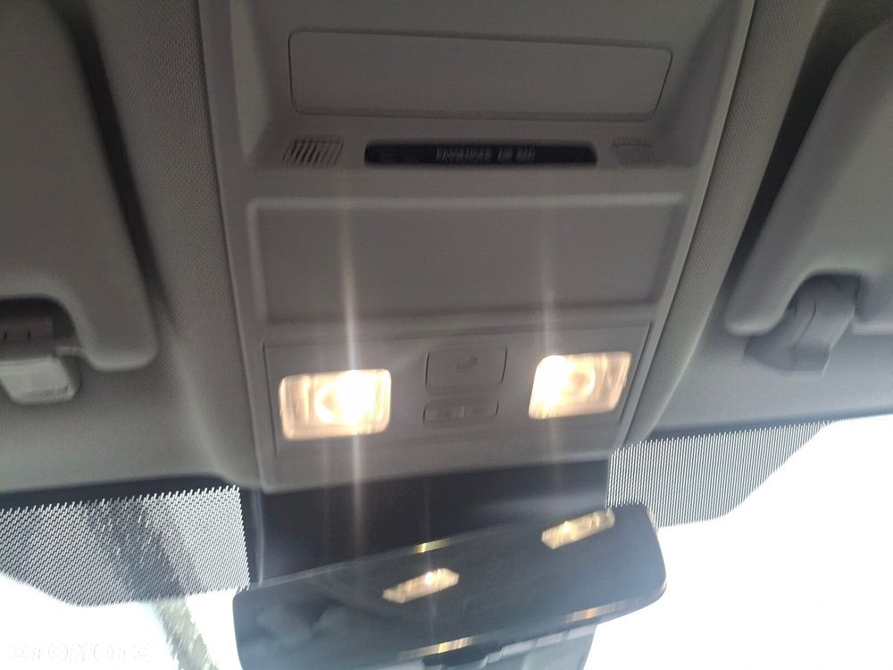 Volkswagen Caravelle - 30