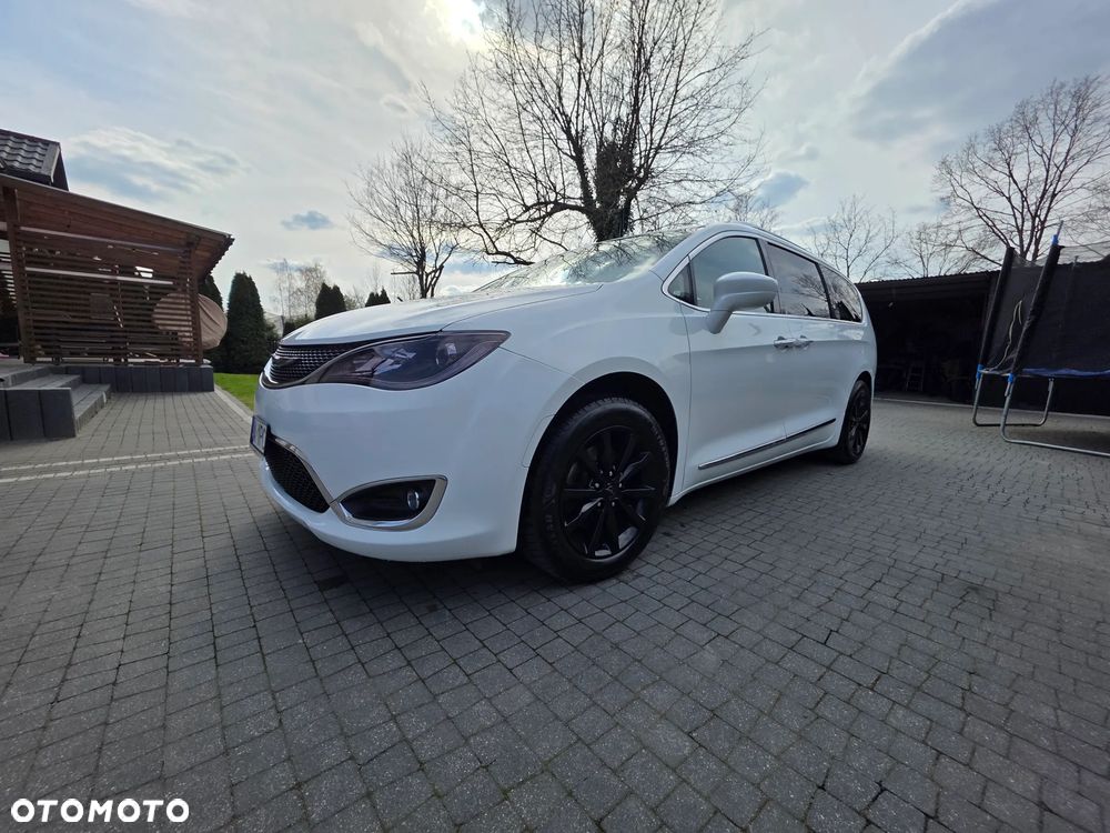 Chrysler Pacifica - 15