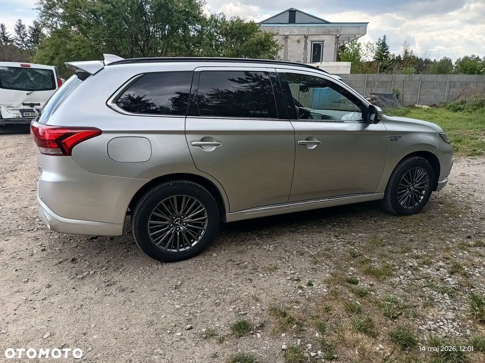 Mitsubishi Outlander - 9