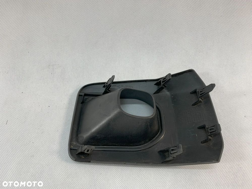 Toyota Hilux Invincible FL 20r Atrapa prawa Lift 2020 - 3