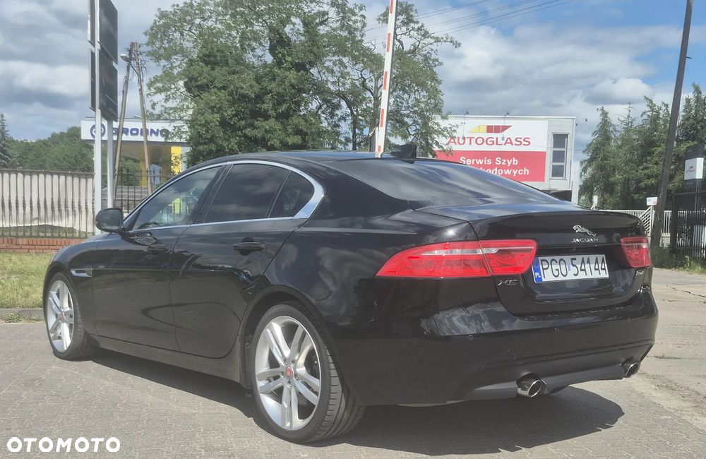 Jaguar XE 2.0 T Pure - 6