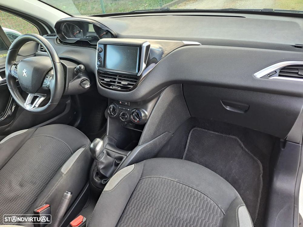 Peugeot 208 1.2 VTi SE Style - 10