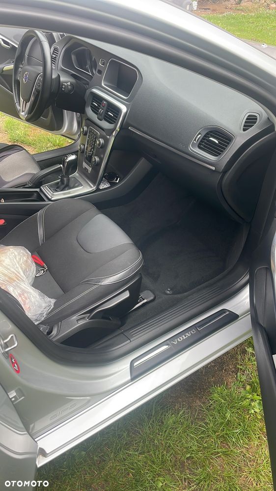Volvo V40 D4 Drive-E Momentum - 14