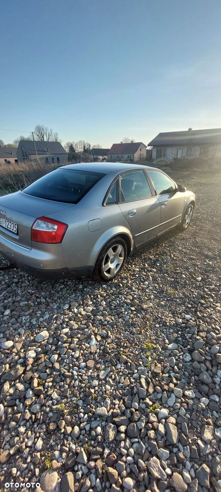 Audi A4 Limousine - 4