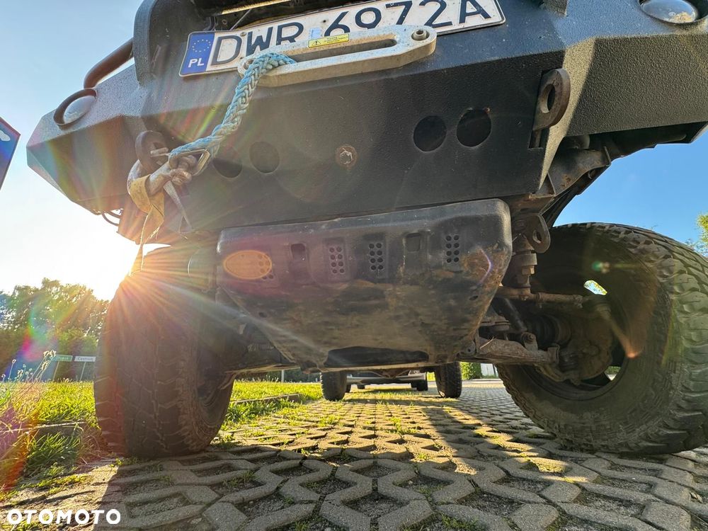 Toyota Hilux 4WD DLX - 33