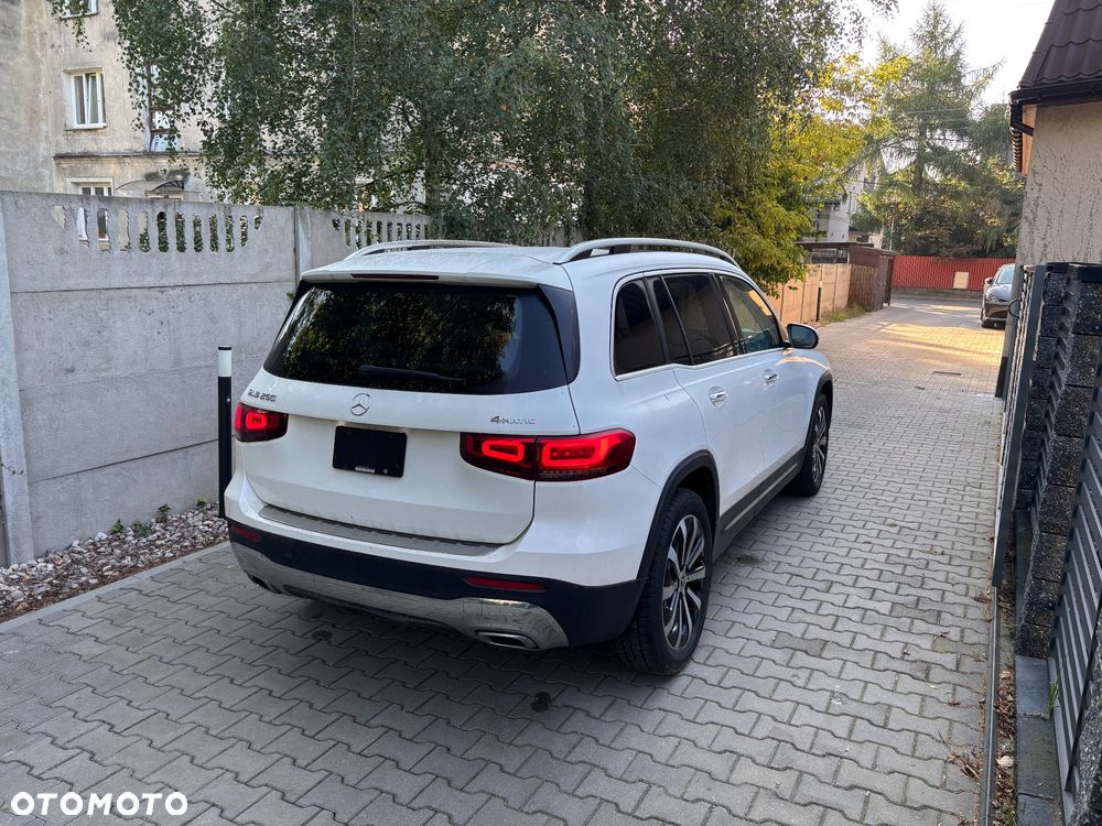 Mercedes-Benz GLB - 15