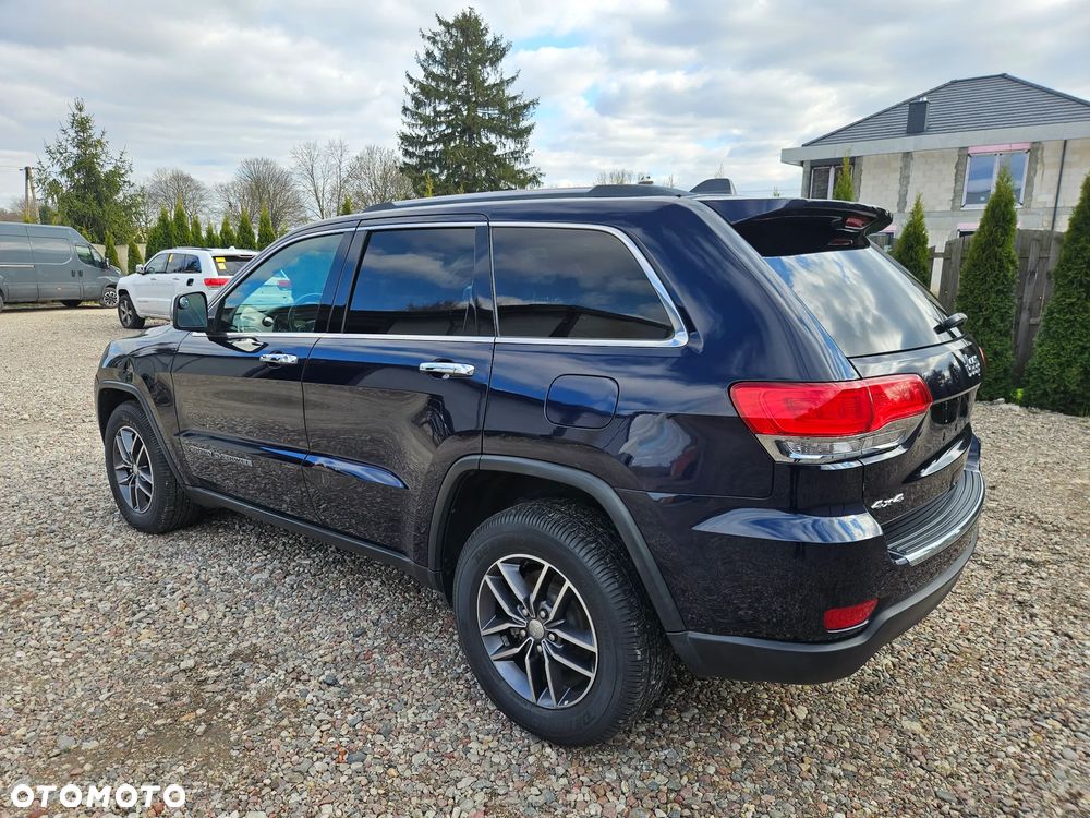 Jeep Grand Cherokee - 38
