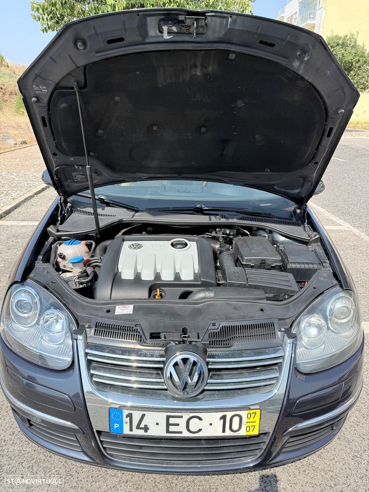 VW Jetta - 4