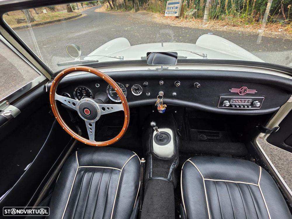 MG Midget - 8